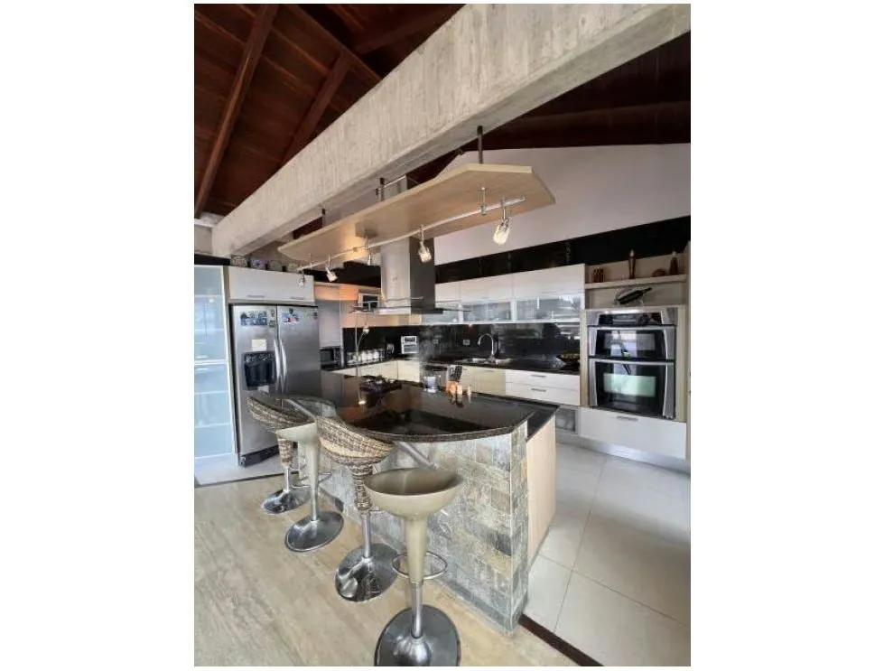 Se vende Apto 300m² 5h/5b/3p Oripoto - 6