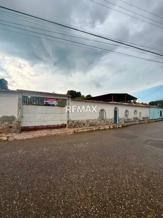 CASA EN VENTA EN DUACA