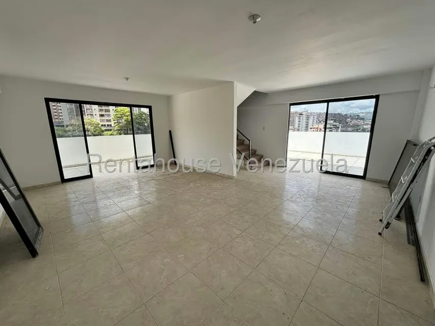 Apartamento (Duplex) en Venta en Lomas del Avila, Distrito Metropolitano - 3