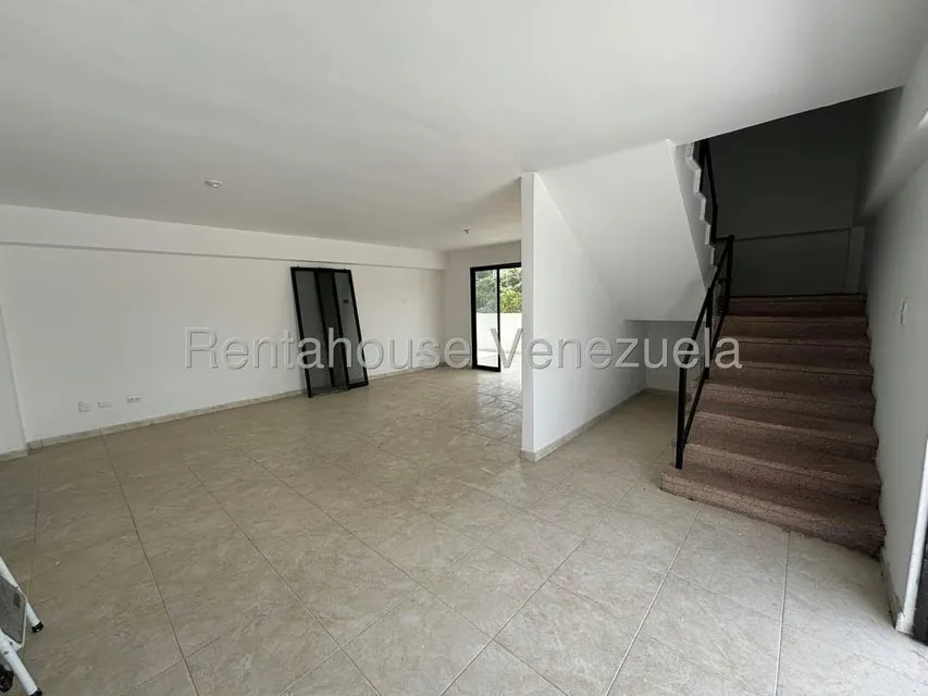 Apartamento (Duplex) en Venta en Lomas del Avila, Distrito Metropolitano - 4