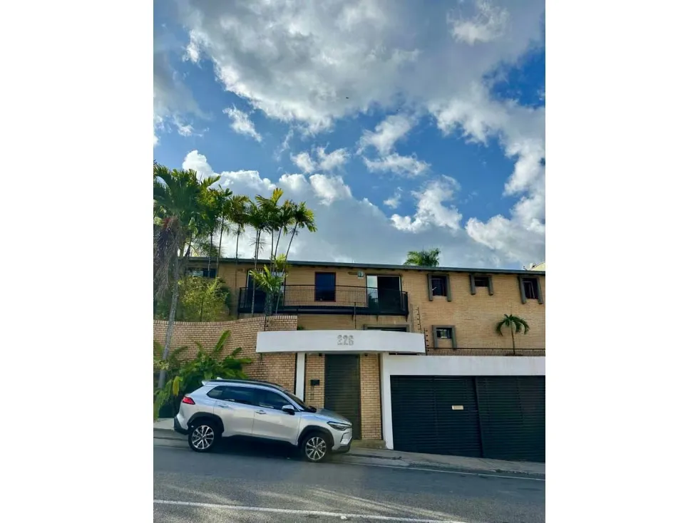 Alquilo casa 765m2 Cumbres de Curumo 2303