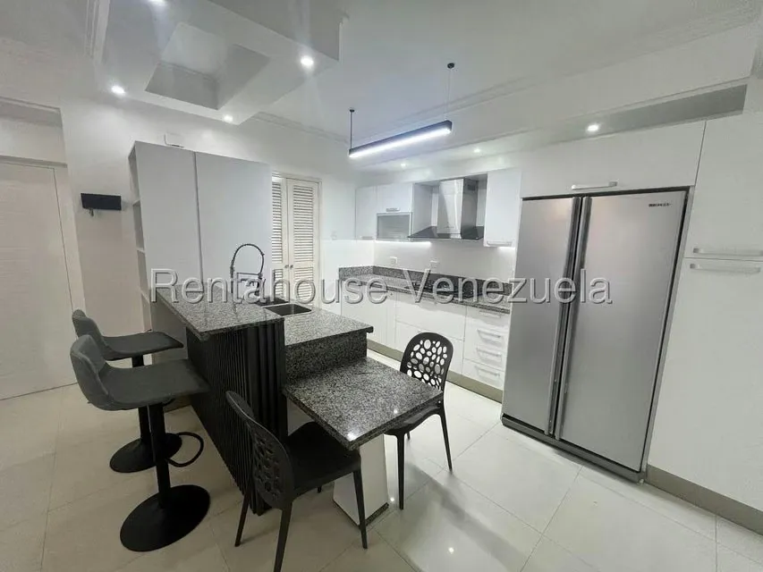 Apartamento (1 Nivel) en Alquiler en La Lago, Zulia - 2