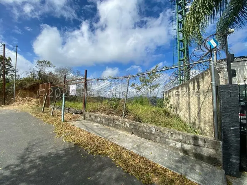 Terreno (Residencial) en Venta en Los Robles, Distrito Metropolitano - 3