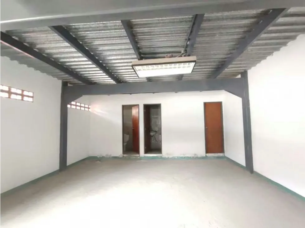 Venta y Alquiler Edificio Comercial nuevo en Catia 2000m2 - 12