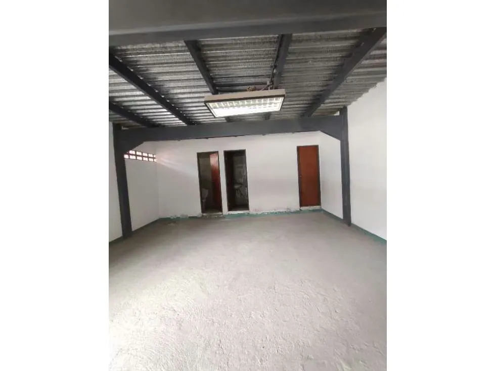 Venta y Alquiler Edificio Comercial nuevo en Catia 2000m2 - 13