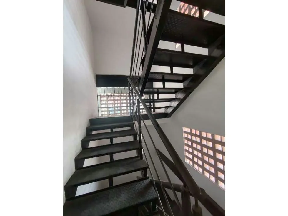 Venta y Alquiler Edificio Comercial nuevo en Catia 2000m2 - 15