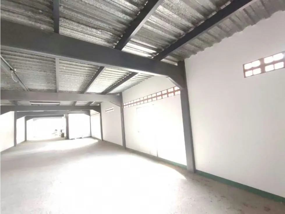 Venta y Alquiler Edificio Comercial nuevo en Catia 2000m2 - 16