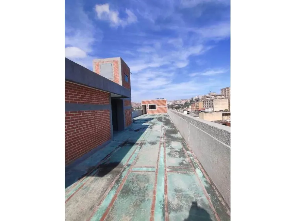 Venta y Alquiler Edificio Comercial nuevo en Catia 2000m2 - 18