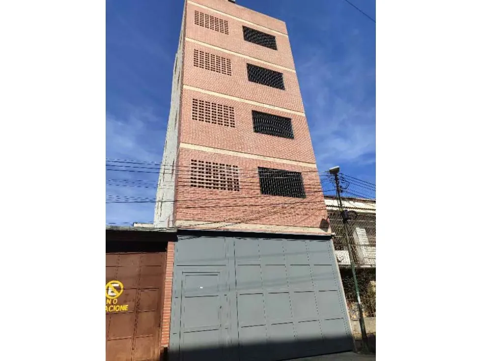 Venta y Alquiler Edificio Comercial nuevo en Catia 2000m2 - 2