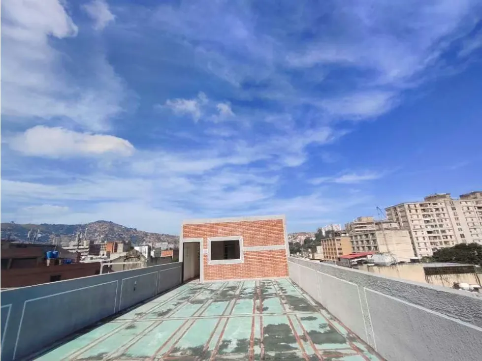 Venta y Alquiler Edificio Comercial nuevo en Catia 2000m2 - 22