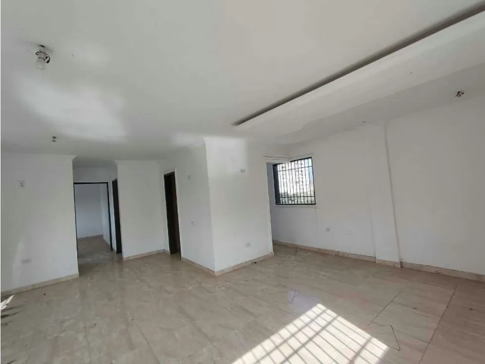 Venta y Alquiler Edificio Comercial nuevo en Catia 2000m2 - 23