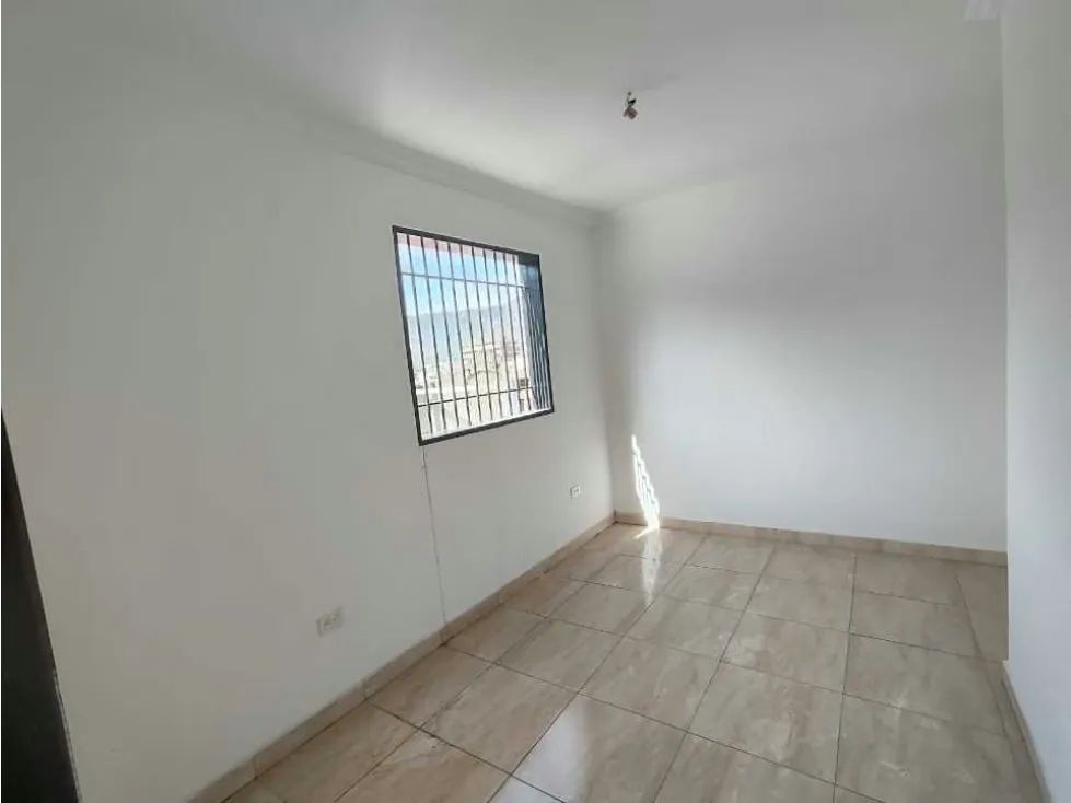 Venta y Alquiler Edificio Comercial nuevo en Catia 2000m2 - 26