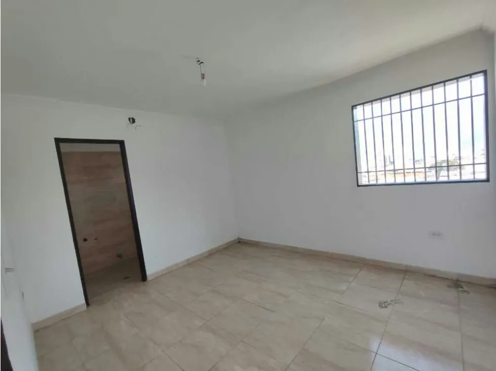 Venta y Alquiler Edificio Comercial nuevo en Catia 2000m2 - 27