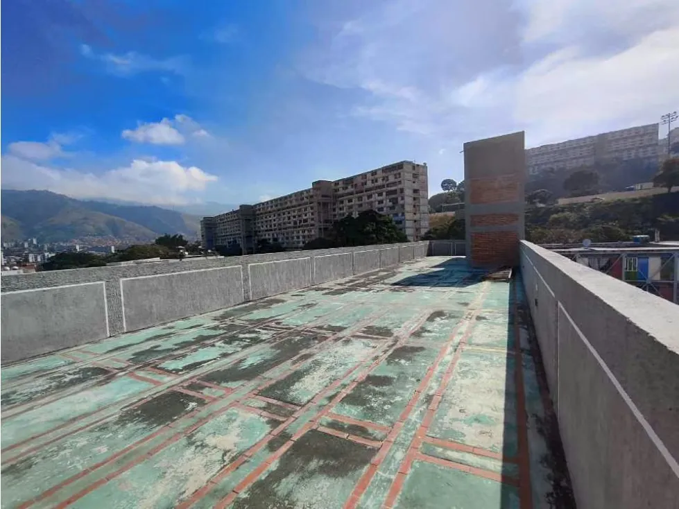 Venta y Alquiler Edificio Comercial nuevo en Catia 2000m2 - 31