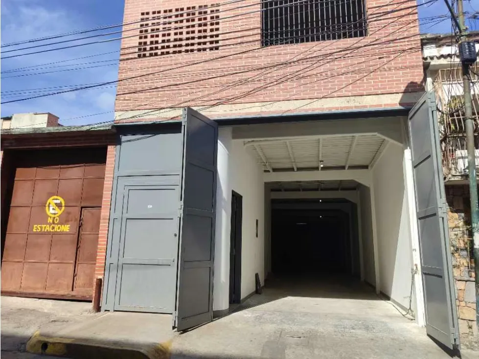 Venta y Alquiler Edificio Comercial nuevo en Catia 2000m2 - 4
