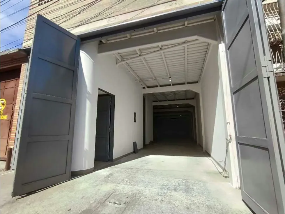 Venta y Alquiler Edificio Comercial nuevo en Catia 2000m2 - 5
