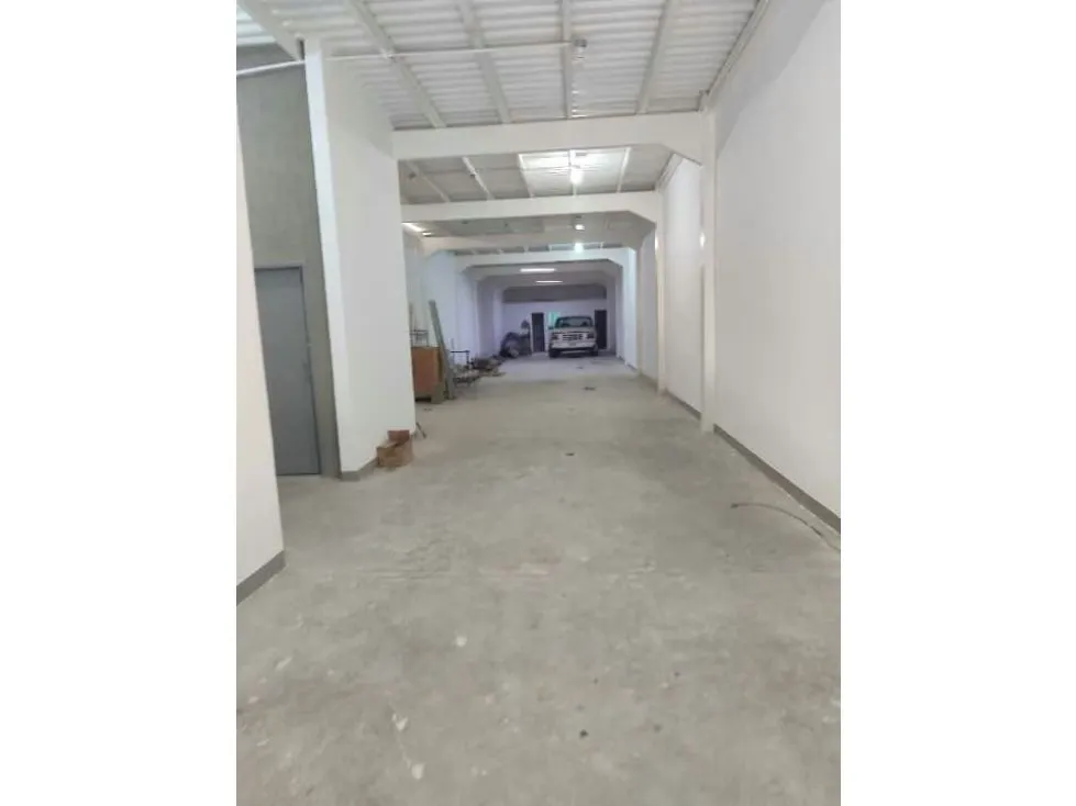 Venta y Alquiler Edificio Comercial nuevo en Catia 2000m2 - 7