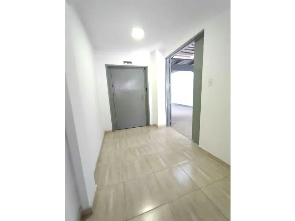 Venta y Alquiler Edificio Comercial nuevo en Catia 2000m2 - 8