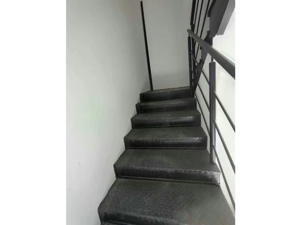 Venta y Alquiler Edificio Comercial nuevo en Catia 2000m2 - 10