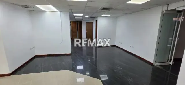 Se Alquila Oficina en Chuao - 6