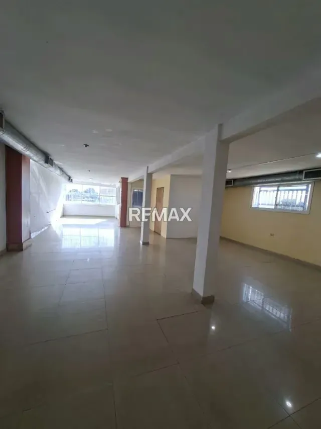 LOCAL COMERCIAL SECTOR LOS PLATANEROS - 13
