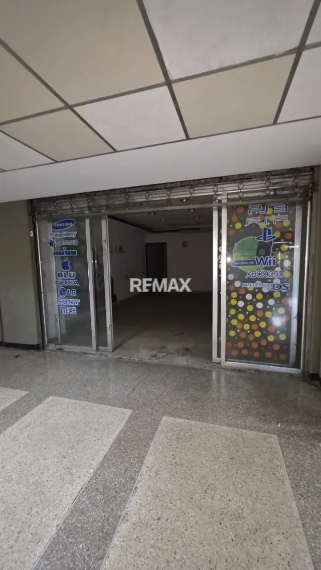 EN VENTA LOCAL COMERCIAL EN C.C PASEO LAS INDUSTRIAS
