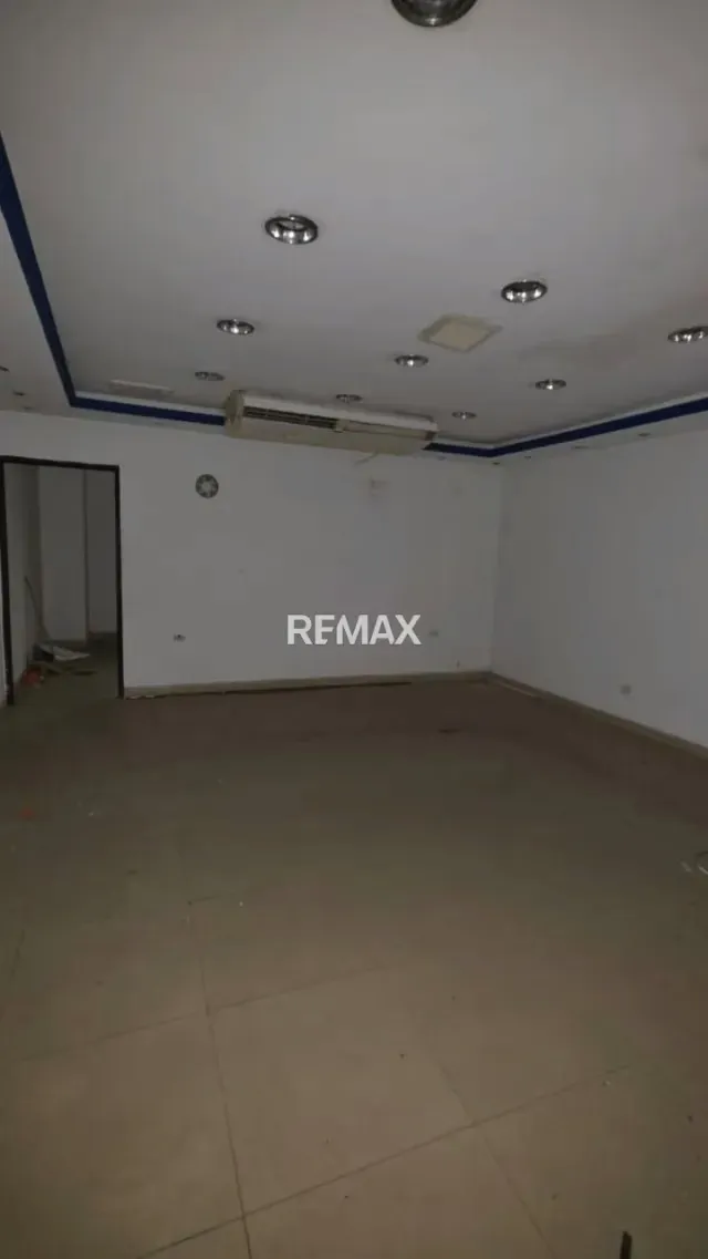 EN VENTA LOCAL COMERCIAL EN C.C PASEO LAS INDUSTRIAS - 7