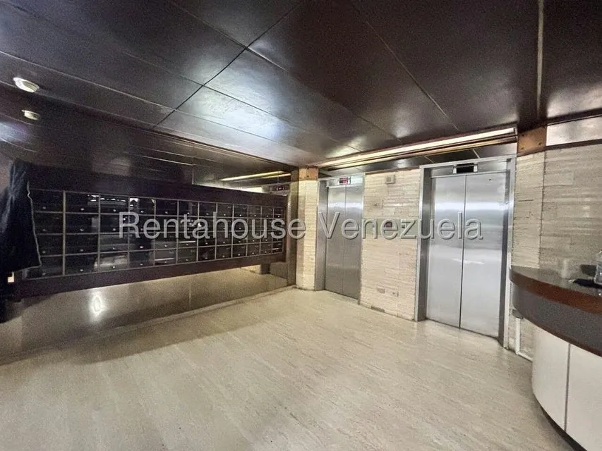 Apartamento (1 Nivel) en Venta en Los Palos Grandes, Distrito Metropolitano - 4