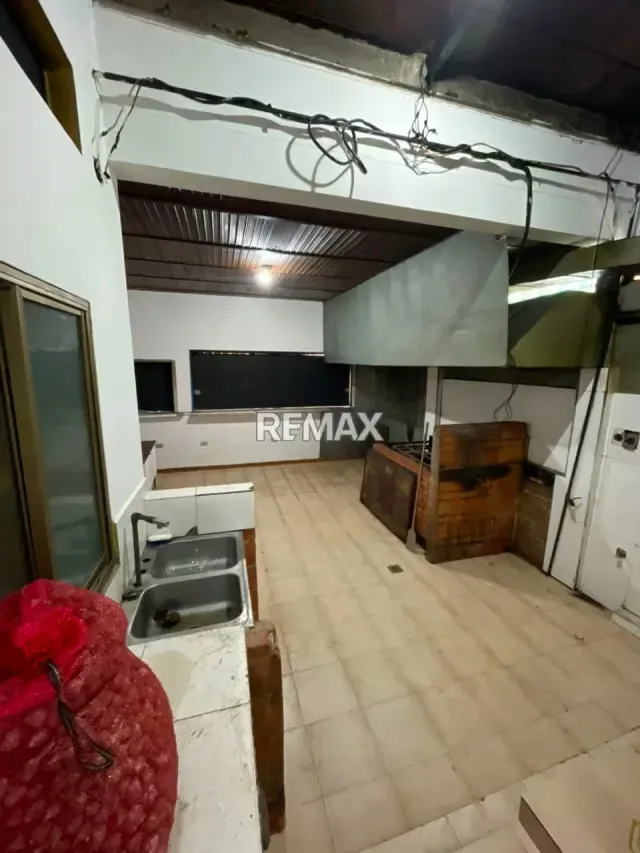 Local comercial en Alquiler- Av Bolivar Norte - 11