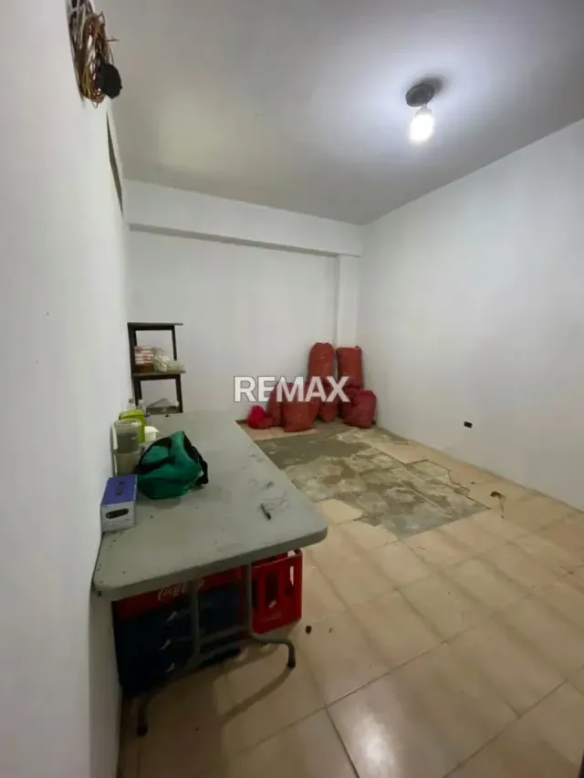 Local comercial en Alquiler- Av Bolivar Norte - 8