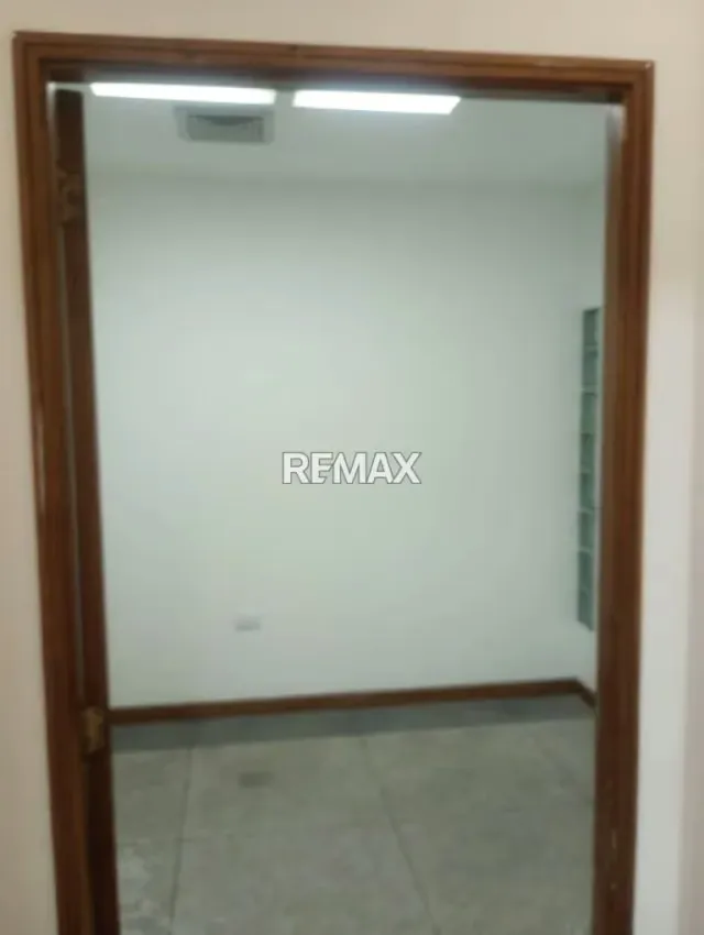 OFICINA EN VENTA EN EL C.C. PUENTE CRISTAL, ZONA CENTRO - 14