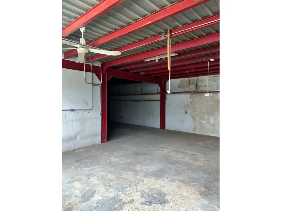 Alquilo local/Deposito 130m2 Zona industrial La Trinidad 6299 - 2