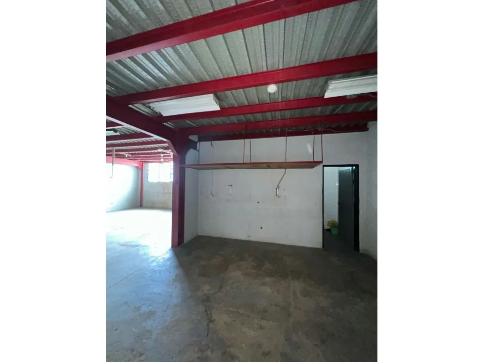 Alquilo local/Deposito 130m2 Zona industrial La Trinidad 6299 - 12