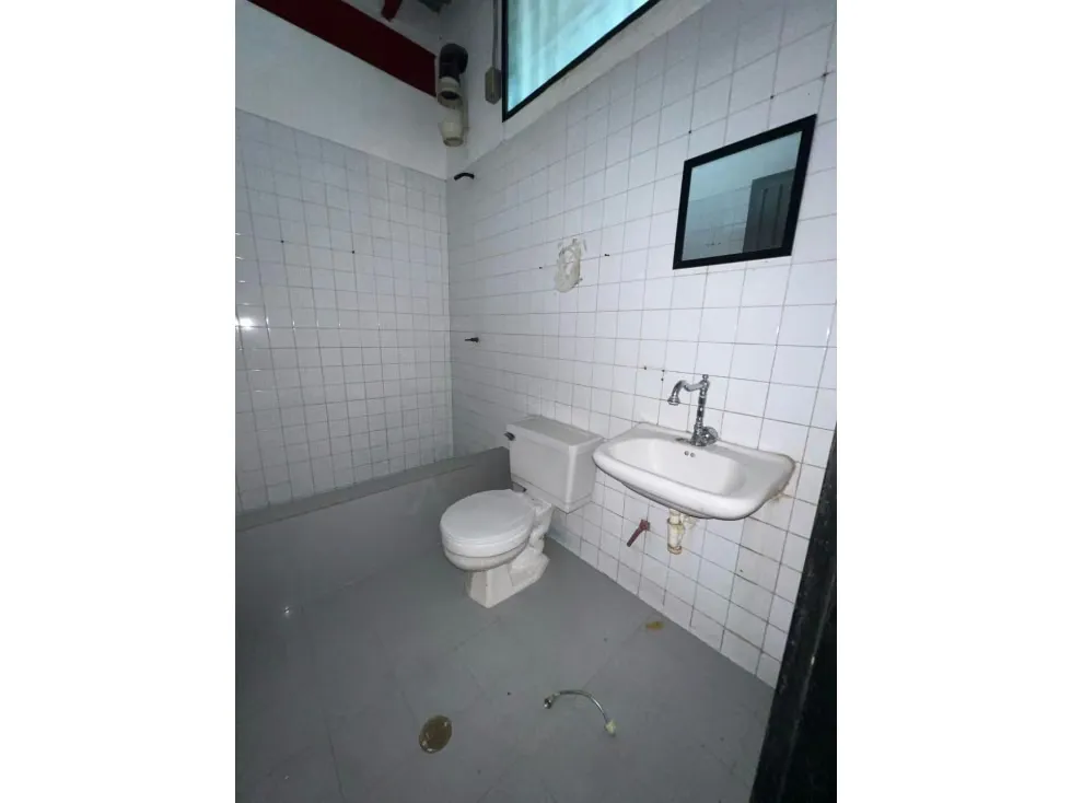 Alquilo local/Deposito 130m2 Zona industrial La Trinidad 6299 - 13