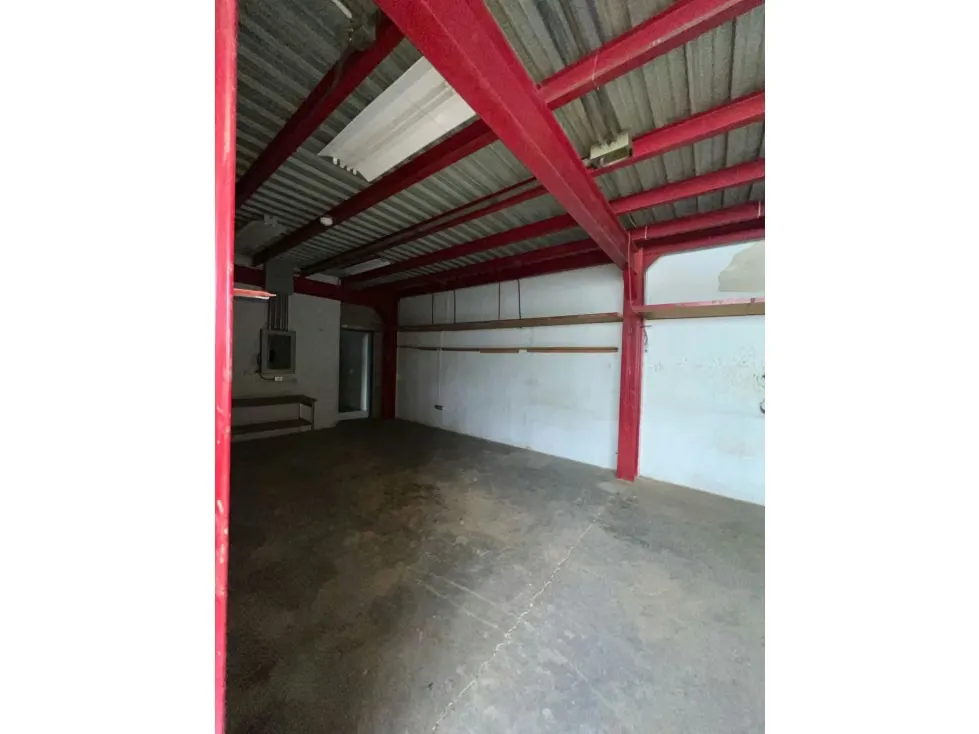 Alquilo local/Deposito 130m2 Zona industrial La Trinidad 6299 - 5