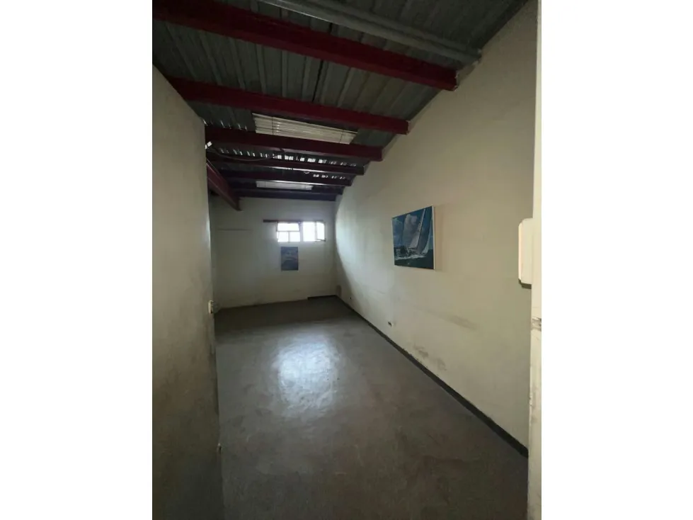 Alquilo local/Deposito 130m2 Zona industrial La Trinidad 6299 - 6