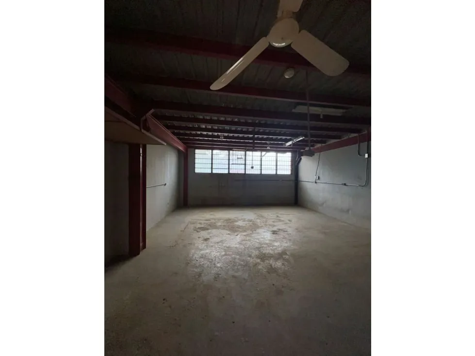 Alquilo local/Deposito 130m2 Zona industrial La Trinidad 6299 - 7