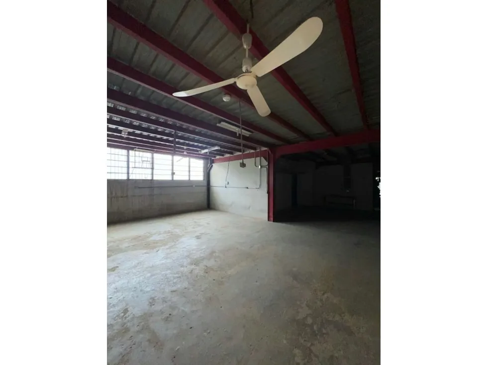Alquilo local/Deposito 130m2 Zona industrial La Trinidad 6299 - 9