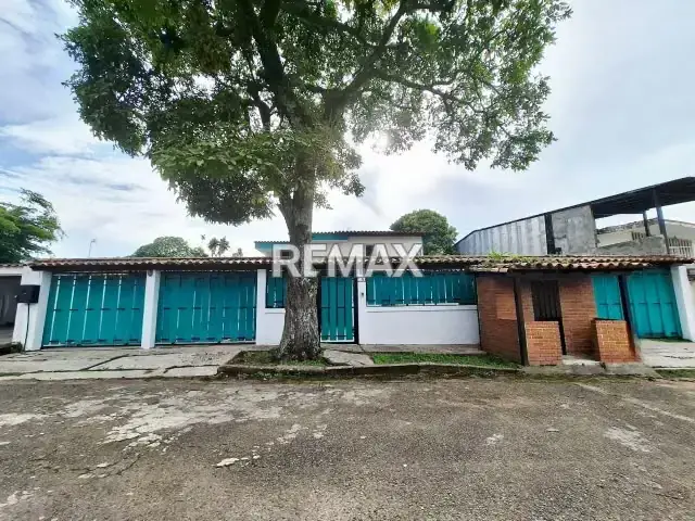 Casa en alquiler Urb privada Pirineos, sector El Tama, San Cristóbal