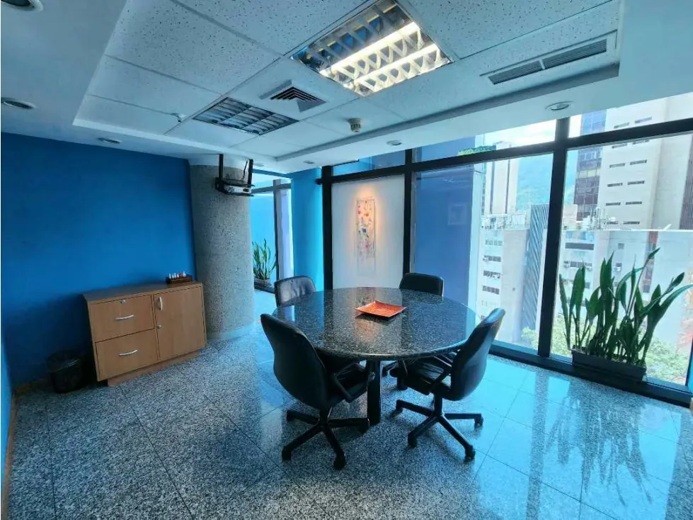 En venta oficina 210m2 Centro Lido El Rosal 5077 - 4