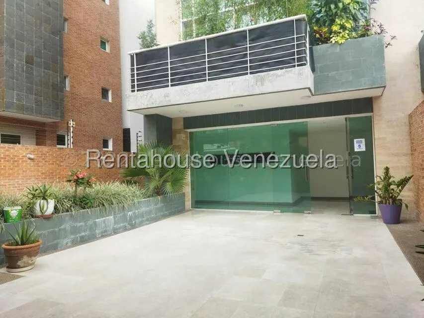 Apartamento (Planta Baja) en Venta en Campo Alegre, Distrito Metropolitano - 2