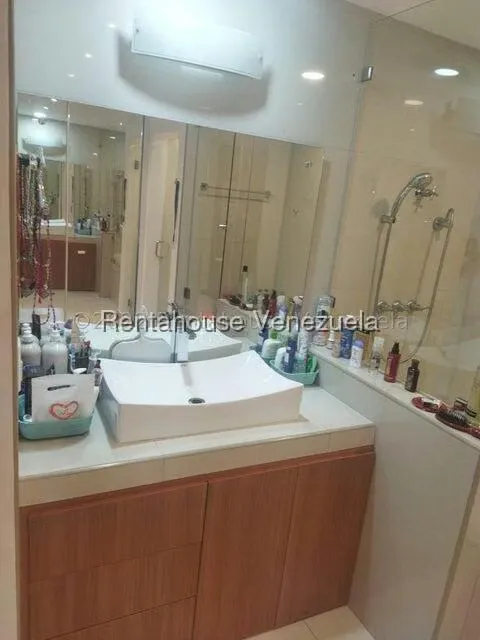 Apartamento (Planta Baja) en Venta en Campo Alegre, Distrito Metropolitano - 26