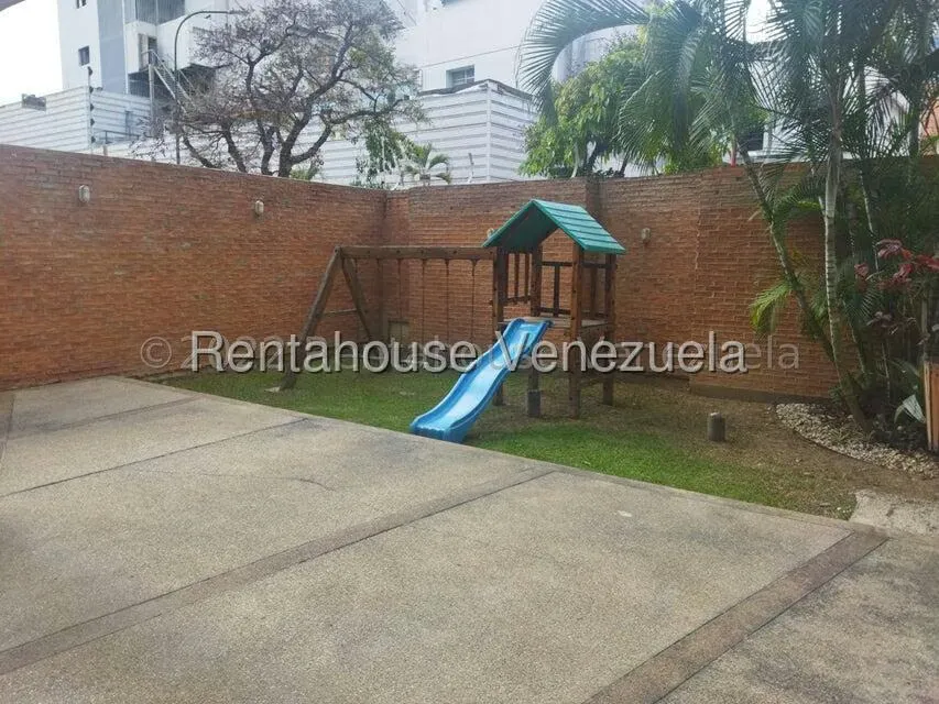 Apartamento (Planta Baja) en Venta en Campo Alegre, Distrito Metropolitano - 35