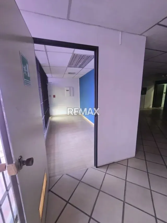 Venta de local comercial con Galpón en el CC. Boulevard Henrry Ford - 11