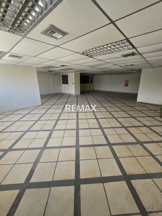 Venta de local comercial con Galpón en el CC. Boulevard Henrry Ford - 17