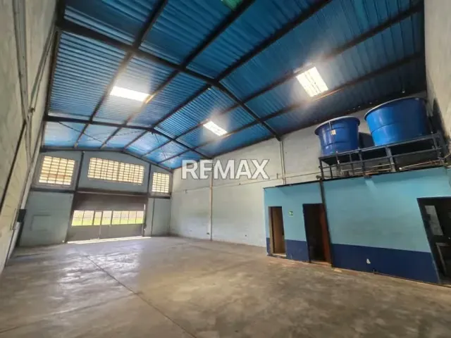 Venta de local comercial con Galpón en el CC. Boulevard Henrry Ford - 19