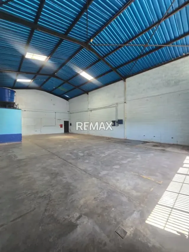 Venta de local comercial con Galpón en el CC. Boulevard Henrry Ford - 3