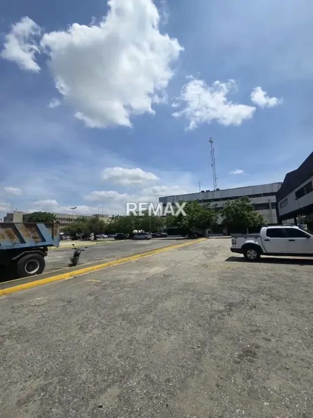 Venta de local comercial con Galpón en el CC. Boulevard Henrry Ford - 8