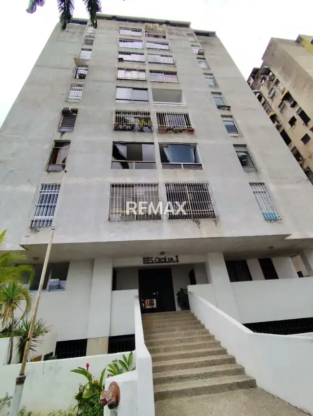 APARTAMENTO EN VENTA AMOBLADO Y EQUIPADO A ESTRENAR EN PREBO, RES CECILIA I