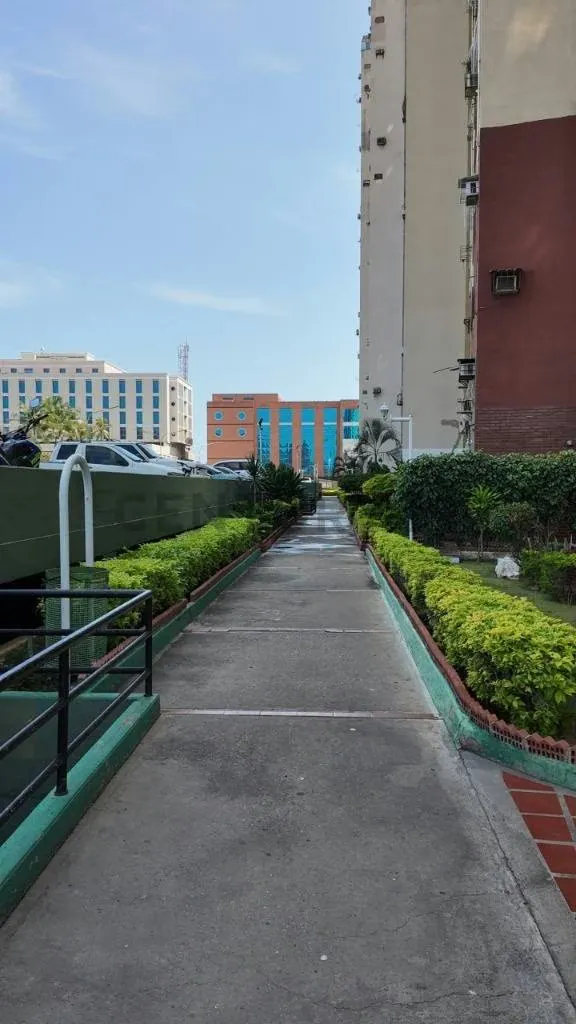 Apartamento Espacioso con Excelente Ubicación - 12